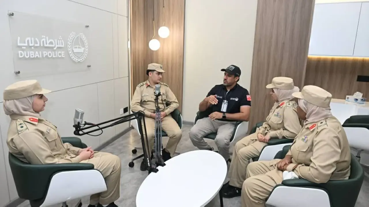 شرطة دبي تعزز قدرات «سفراء الأمان» من خلال تدريب الإعلام.